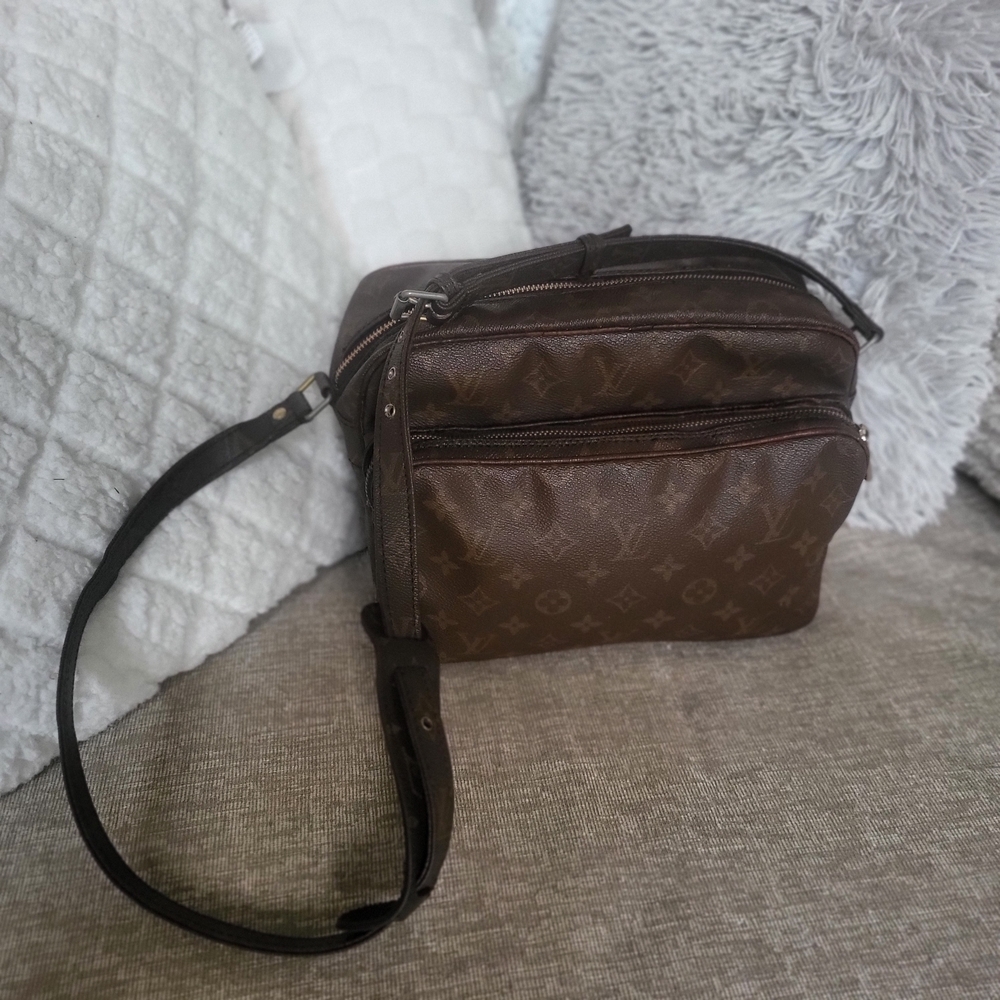 Vintage Louis Vuitton Nile Shoulder Monogram Canvas !!!